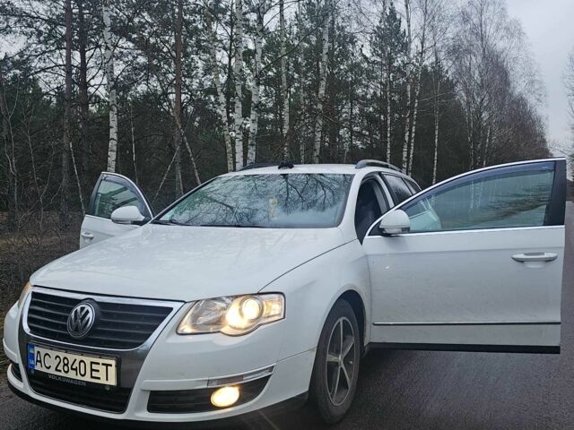Белый Фольксваген Пассат Вариант, объемом двигателя 2 л и пробегом 290 тыс. км за 6500 $, фото 2 на Automoto.ua