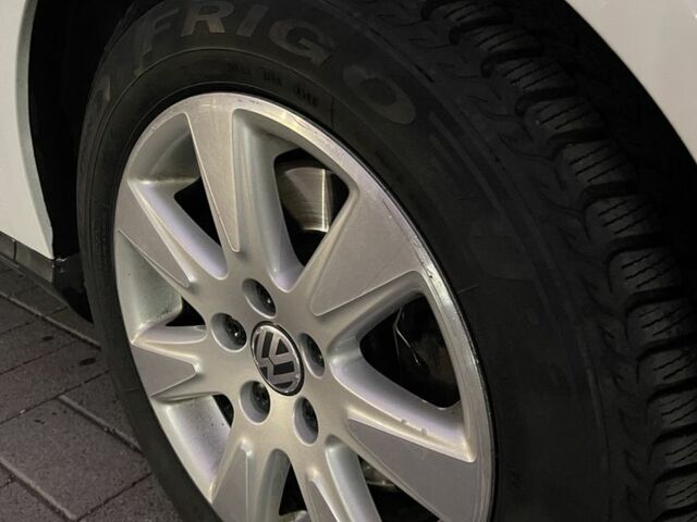 Белый Фольксваген Пассат Вариант, объемом двигателя 2 л и пробегом 273 тыс. км за 4999 $, фото 9 на Automoto.ua