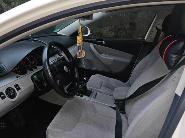 Белый Фольксваген Пассат Вариант, объемом двигателя 2 л и пробегом 290 тыс. км за 6500 $, фото 5 на Automoto.ua