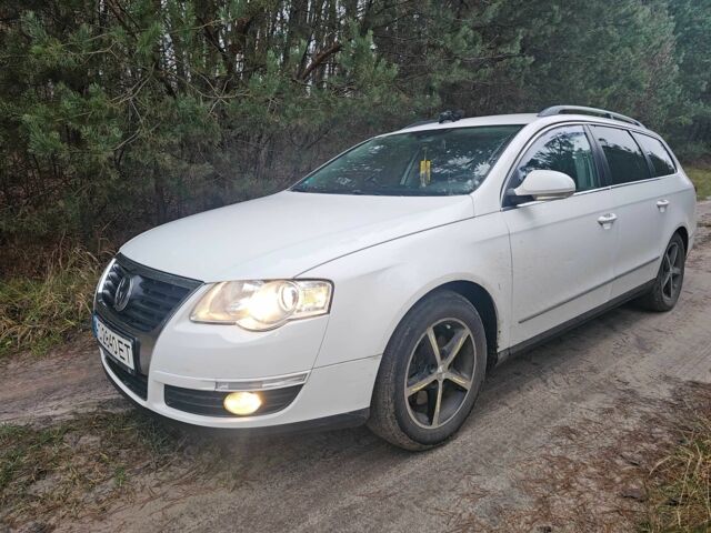 Белый Фольксваген Пассат Вариант, объемом двигателя 2 л и пробегом 290 тыс. км за 6500 $, фото 1 на Automoto.ua