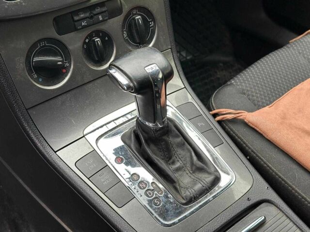 Білий Фольксваген Пассат Варіант, об'ємом двигуна 2 л та пробігом 238 тис. км за 6990 $, фото 18 на Automoto.ua