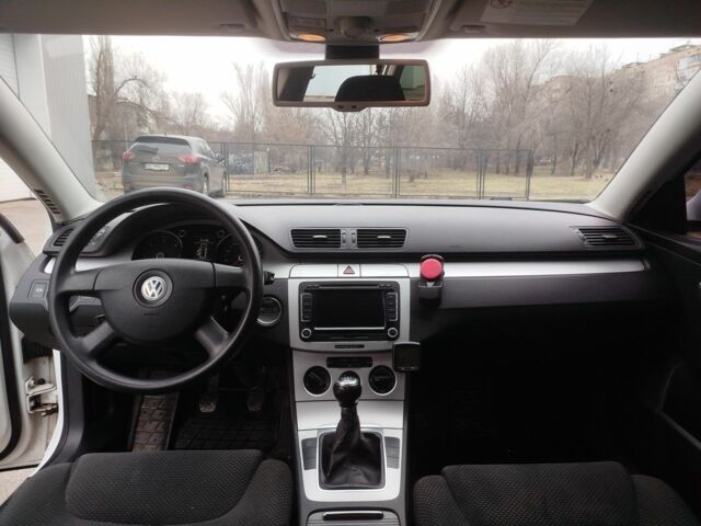 Білий Фольксваген Пассат Варіант, об'ємом двигуна 2 л та пробігом 320 тис. км за 8000 $, фото 5 на Automoto.ua