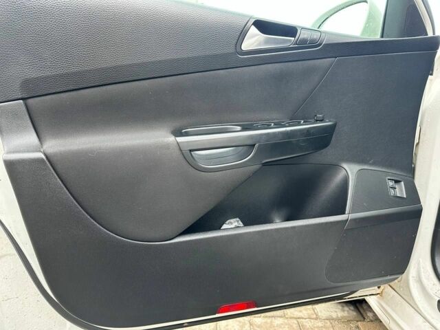 Белый Фольксваген Пассат Вариант, объемом двигателя 1.4 л и пробегом 300 тыс. км за 4800 $, фото 17 на Automoto.ua