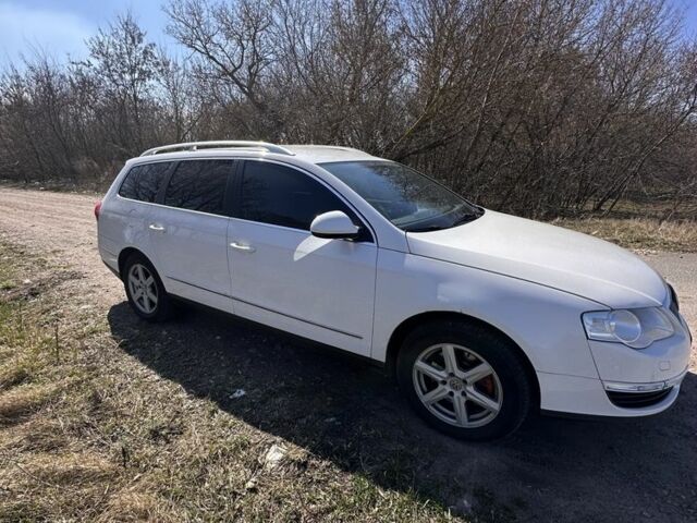 Фольксваген Пассат Варіант 2010 у Броварах на Automoto.ua Білий Фольксваген Пассат Варіант, об'ємом двигуна 1.6 л та пробігом 249 тис. км за 5900 $, фото 1 на Automoto.ua