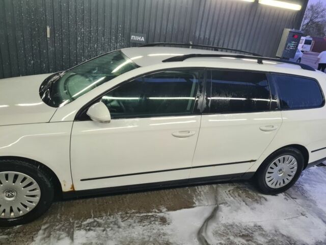 Белый Фольксваген Пассат Вариант, объемом двигателя 0 л и пробегом 299 тыс. км за 5450 $, фото 3 на Automoto.ua