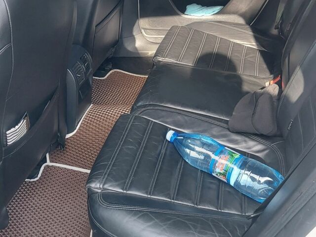 Білий Фольксваген Пассат Варіант, об'ємом двигуна 2 л та пробігом 300 тис. км за 9800 $, фото 2 на Automoto.ua