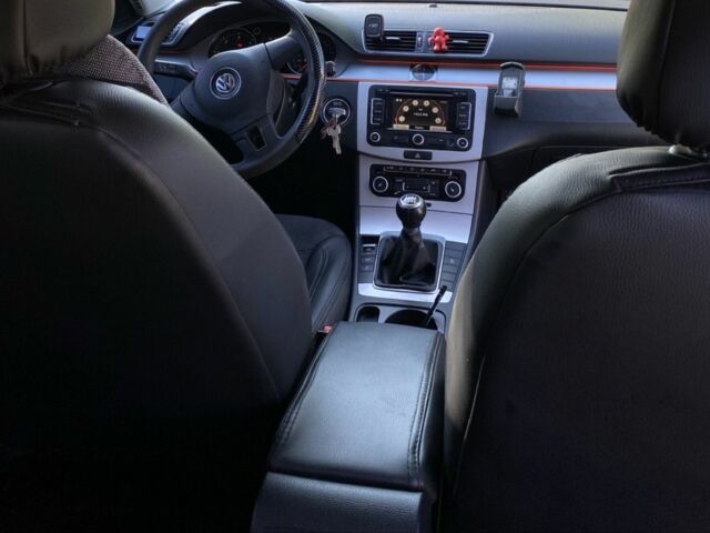 Белый Фольксваген Пассат Вариант, объемом двигателя 2 л и пробегом 287 тыс. км за 7900 $, фото 9 на Automoto.ua