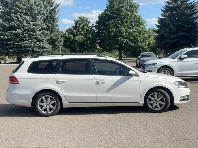 Фольксваген Пассат Вариант 2011 в Ровно на Automoto.ua Белый Фольксваген Пассат Вариант, объемом двигателя 1.6 л и пробегом 277 тыс. км за 7590 $, фото 6 на Automoto.ua