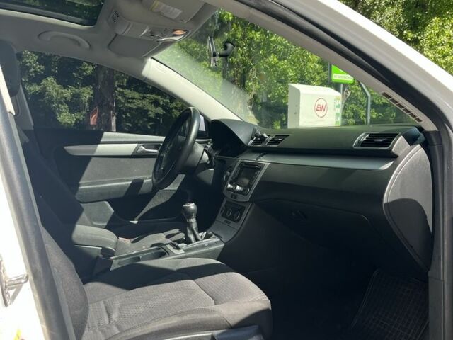 Фольксваген Пассат Вариант 2011 в Хмельницком на Automoto.ua Белый Фольксваген Пассат Вариант, объемом двигателя 2 л и пробегом 288 тыс. км за 7800 $, фото 14 на Automoto.ua