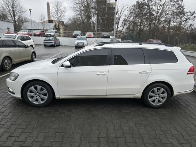 Фольксваген Пассат Вариант 2011 в Черновцах на Automoto.ua Белый Фольксваген Пассат Вариант, объемом двигателя 1.6 л и пробегом 234 тыс. км за 7500 $, фото 1 на Automoto.ua