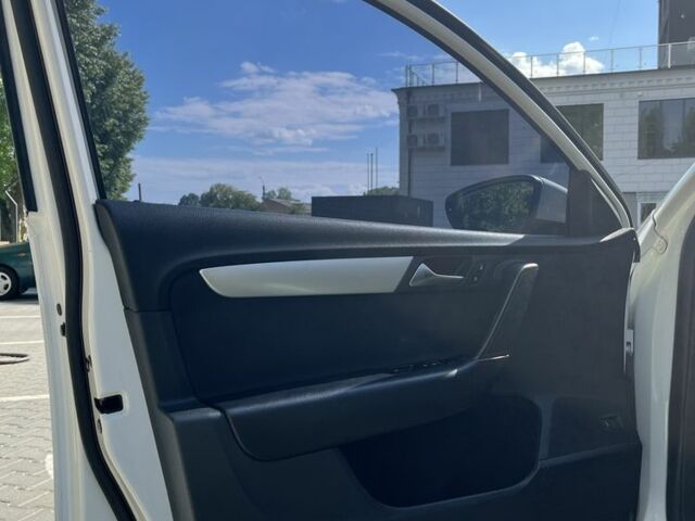 Фольксваген Пассат Вариант 2011 в Хмельницком на Automoto.ua Белый Фольксваген Пассат Вариант, объемом двигателя 2 л и пробегом 288 тыс. км за 7800 $, фото 19 на Automoto.ua