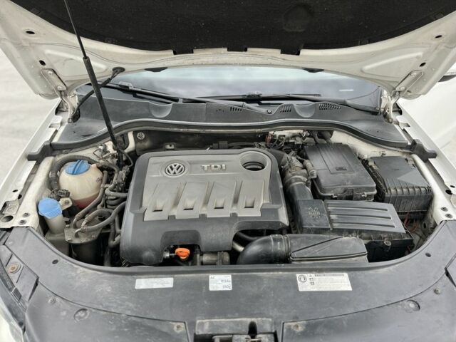 Білий Фольксваген Пассат Варіант, об'ємом двигуна 2 л та пробігом 319 тис. км за 10200 $, фото 21 на Automoto.ua