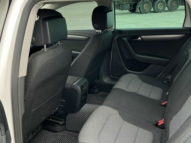 Білий Фольксваген Пассат Варіант, об'ємом двигуна 2 л та пробігом 319 тис. км за 10200 $, фото 18 на Automoto.ua