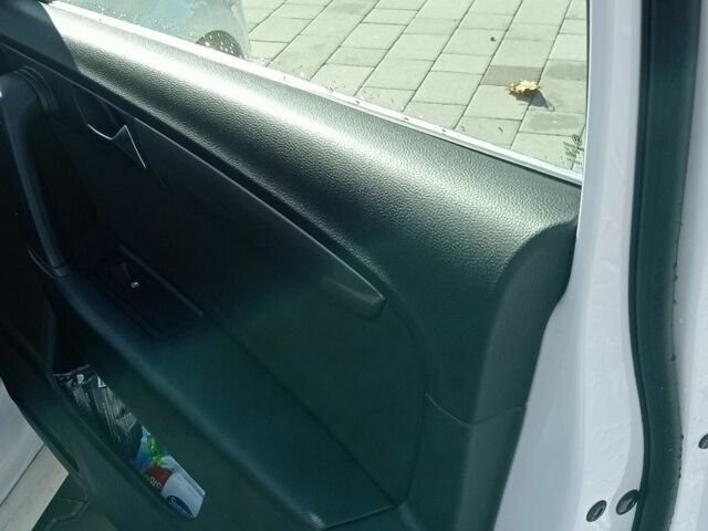 Белый Фольксваген Пассат Вариант, объемом двигателя 2 л и пробегом 330 тыс. км за 10499 $, фото 9 на Automoto.ua