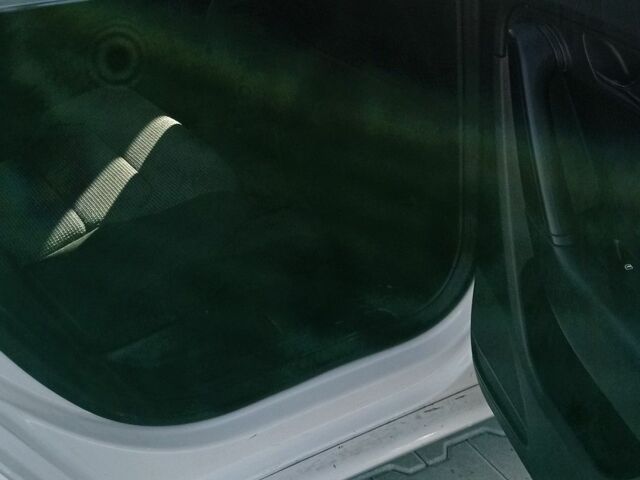 Белый Фольксваген Пассат Вариант, объемом двигателя 2 л и пробегом 330 тыс. км за 10499 $, фото 7 на Automoto.ua