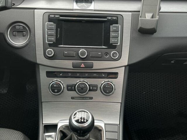 Білий Фольксваген Пассат Варіант, об'ємом двигуна 2 л та пробігом 319 тис. км за 10200 $, фото 19 на Automoto.ua