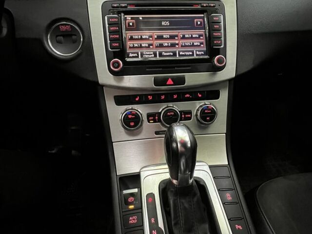 Белый Фольксваген Пассат Вариант, объемом двигателя 2 л и пробегом 295 тыс. км за 13200 $, фото 3 на Automoto.ua