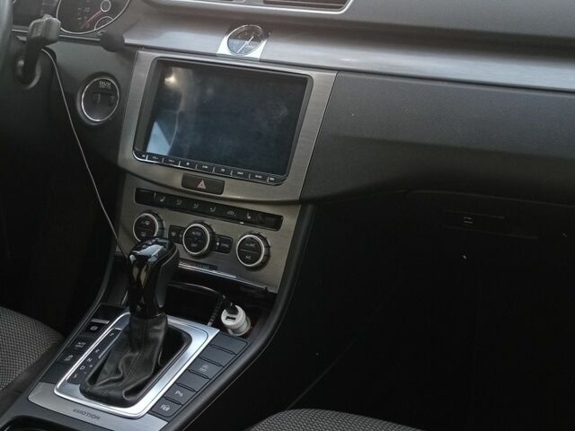 Белый Фольксваген Пассат Вариант, объемом двигателя 2 л и пробегом 330 тыс. км за 10499 $, фото 3 на Automoto.ua