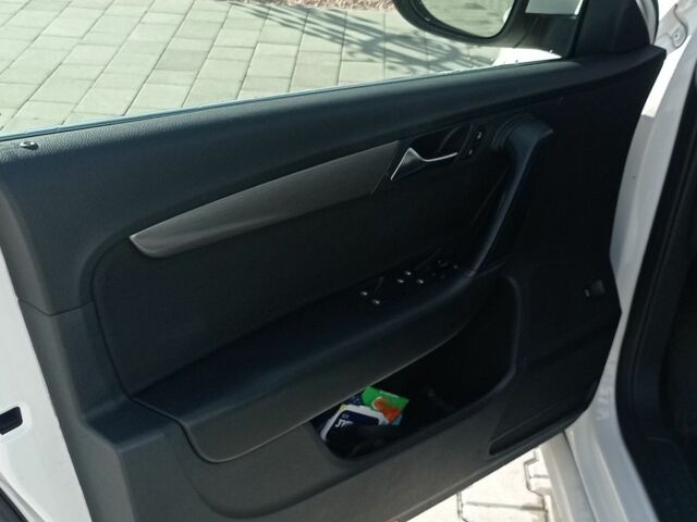 Белый Фольксваген Пассат Вариант, объемом двигателя 2 л и пробегом 330 тыс. км за 10499 $, фото 2 на Automoto.ua