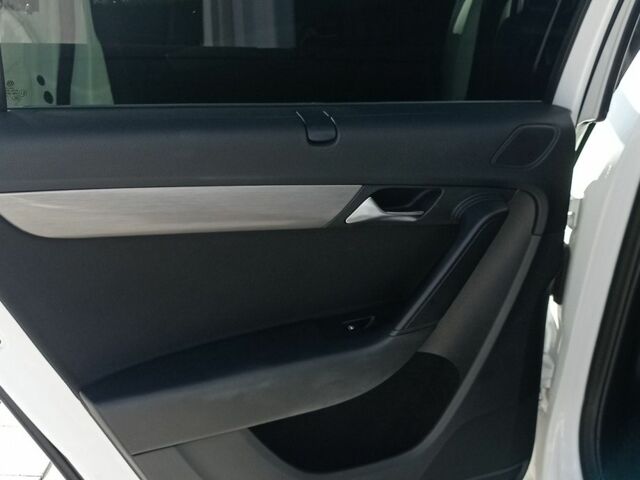 Белый Фольксваген Пассат Вариант, объемом двигателя 2 л и пробегом 330 тыс. км за 10499 $, фото 4 на Automoto.ua