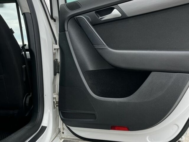 Білий Фольксваген Пассат Варіант, об'ємом двигуна 2 л та пробігом 319 тис. км за 10200 $, фото 13 на Automoto.ua