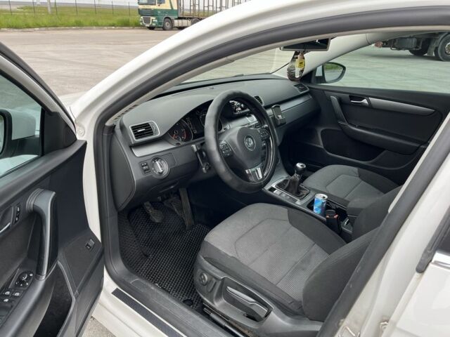 Білий Фольксваген Пассат Варіант, об'ємом двигуна 2 л та пробігом 319 тис. км за 10200 $, фото 10 на Automoto.ua