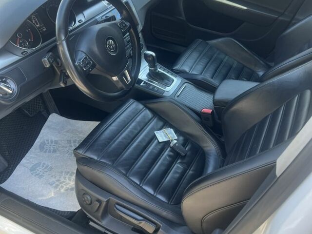 Білий Фольксваген Пассат Варіант, об'ємом двигуна 2 л та пробігом 203 тис. км за 13600 $, фото 4 на Automoto.ua