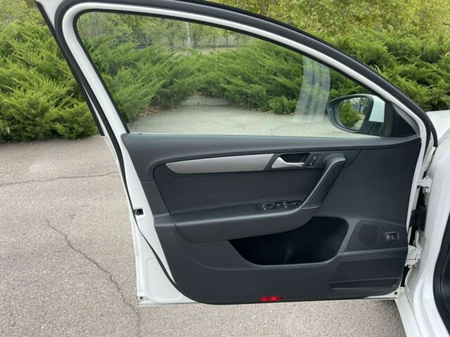 Фольксваген Пассат Варіант 2013 у Миколаєві на Automoto.ua Білий Фольксваген Пассат Варіант, об'ємом двигуна 2 л та пробігом 255 тис. км за 11600 $, фото 21 на Automoto.ua