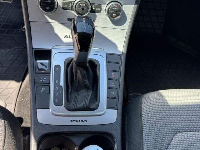 Білий Фольксваген Пассат Варіант, об'ємом двигуна 2 л та пробігом 295 тис. км за 11700 $, фото 4 на Automoto.ua