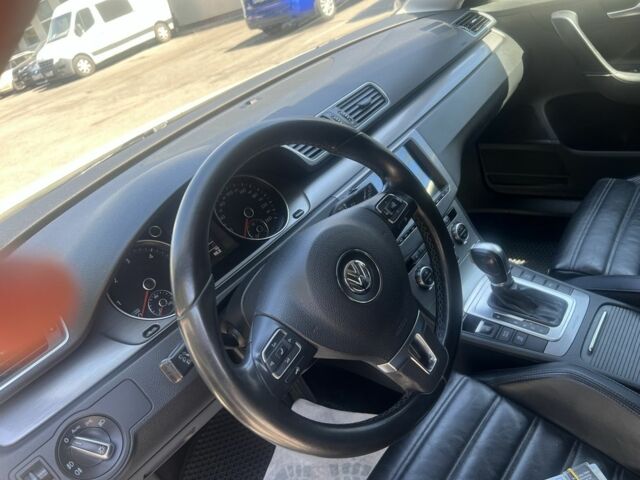 Білий Фольксваген Пассат Варіант, об'ємом двигуна 2 л та пробігом 203 тис. км за 13600 $, фото 5 на Automoto.ua