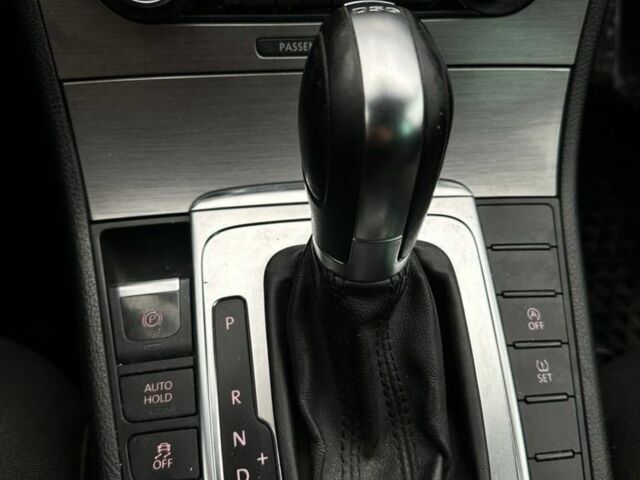 Белый Фольксваген Пассат Вариант, объемом двигателя 2 л и пробегом 280 тыс. км за 5241 $, фото 6 на Automoto.ua