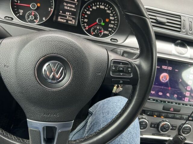 Білий Фольксваген Пассат Варіант, об'ємом двигуна 2 л та пробігом 203 тис. км за 13600 $, фото 1 на Automoto.ua