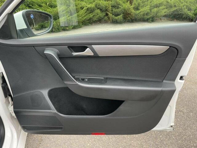 Фольксваген Пассат Варіант 2013 у Миколаєві на Automoto.ua Білий Фольксваген Пассат Варіант, об'ємом двигуна 2 л та пробігом 255 тис. км за 11600 $, фото 22 на Automoto.ua