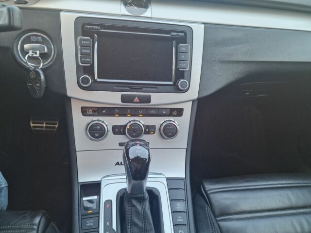 Білий Фольксваген Пассат Варіант, об'ємом двигуна 2 л та пробігом 242 тис. км за 15600 $, фото 17 на Automoto.ua