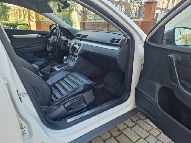 Білий Фольксваген Пассат Варіант, об'ємом двигуна 2 л та пробігом 242 тис. км за 15600 $, фото 5 на Automoto.ua