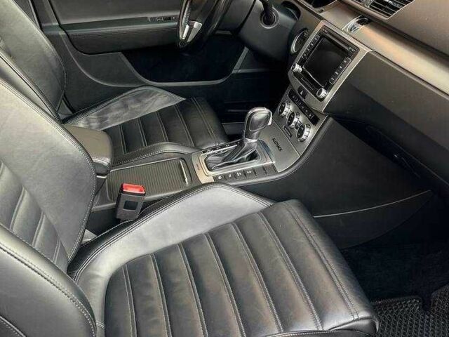 Білий Фольксваген Пассат Варіант, об'ємом двигуна 2 л та пробігом 266 тис. км за 12500 $, фото 11 на Automoto.ua