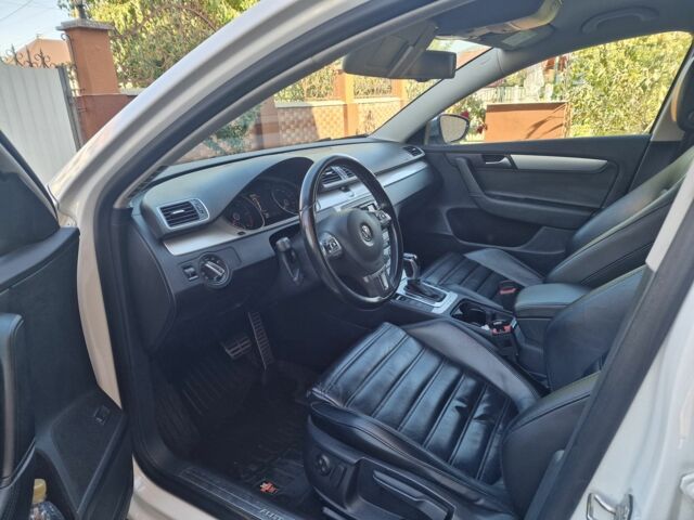 Білий Фольксваген Пассат Варіант, об'ємом двигуна 2 л та пробігом 242 тис. км за 15600 $, фото 11 на Automoto.ua