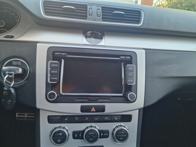 Білий Фольксваген Пассат Варіант, об'ємом двигуна 2 л та пробігом 242 тис. км за 15600 $, фото 15 на Automoto.ua