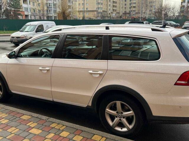 Білий Фольксваген Пассат Варіант, об'ємом двигуна 2 л та пробігом 266 тис. км за 12500 $, фото 4 на Automoto.ua