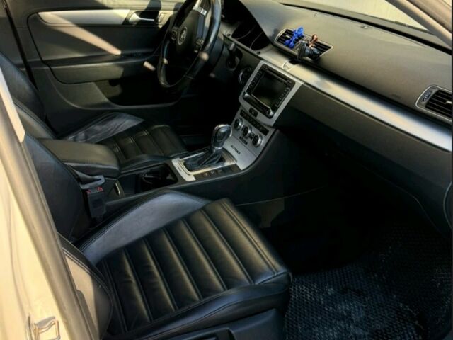 Белый Фольксваген Пассат Вариант, объемом двигателя 2 л и пробегом 300 тыс. км за 12500 $, фото 4 на Automoto.ua