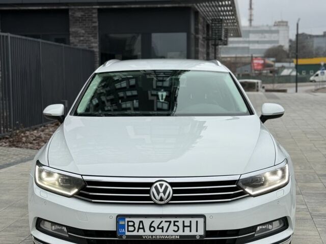 Белый Фольксваген Пассат Вариант, объемом двигателя 2 л и пробегом 256 тыс. км за 14999 $, фото 4 на Automoto.ua