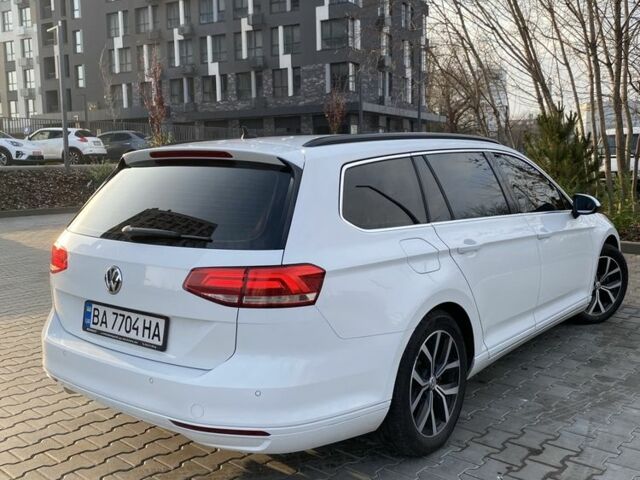Белый Фольксваген Пассат Вариант, объемом двигателя 2 л и пробегом 245 тыс. км за 15900 $, фото 2 на Automoto.ua
