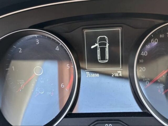 Білий Фольксваген Пассат Варіант, об'ємом двигуна 1.6 л та пробігом 253 тис. км за 12400 $, фото 5 на Automoto.ua