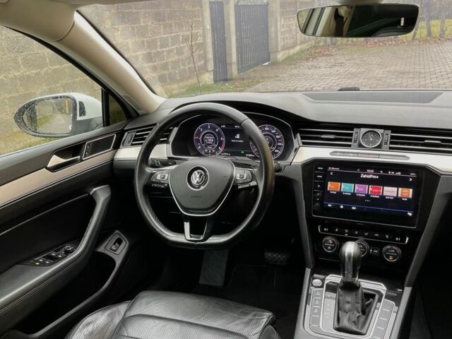 Белый Фольксваген Пассат Вариант, объемом двигателя 2 л и пробегом 275 тыс. км за 16000 $, фото 11 на Automoto.ua