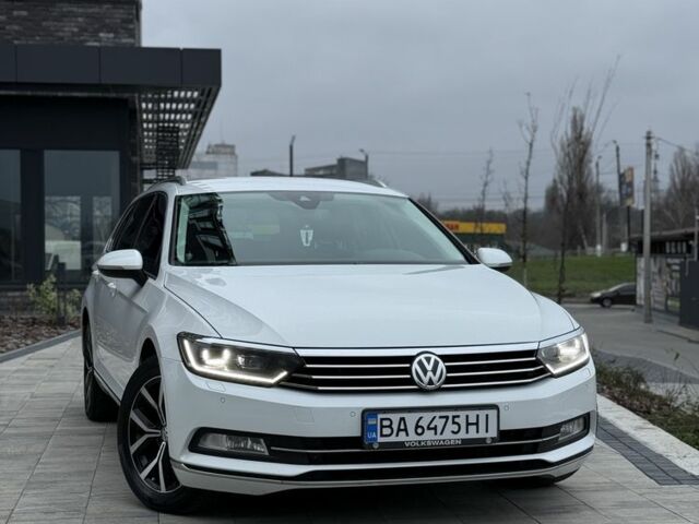 Белый Фольксваген Пассат Вариант, объемом двигателя 2 л и пробегом 256 тыс. км за 14999 $, фото 2 на Automoto.ua