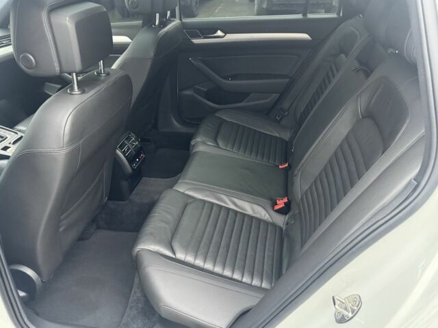 Білий Фольксваген Пассат Варіант, об'ємом двигуна 1.6 л та пробігом 216 тис. км за 13700 $, фото 14 на Automoto.ua