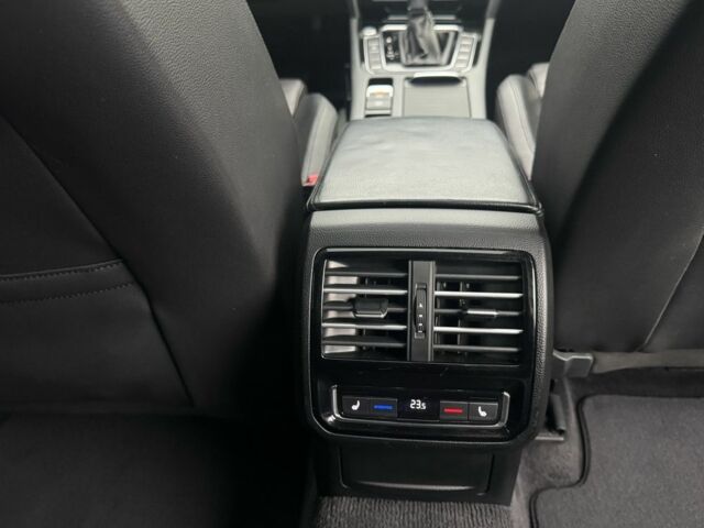 Білий Фольксваген Пассат Варіант, об'ємом двигуна 1.6 л та пробігом 216 тис. км за 13700 $, фото 23 на Automoto.ua