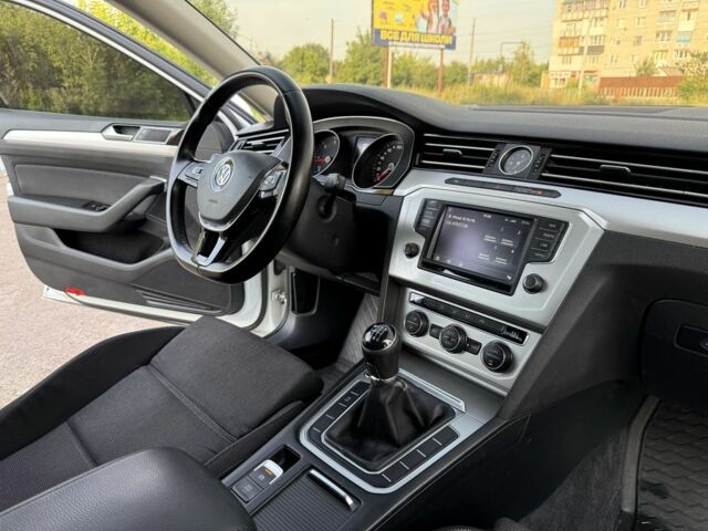 Білий Фольксваген Пассат Варіант, об'ємом двигуна 2 л та пробігом 330 тис. км за 11099 $, фото 21 на Automoto.ua