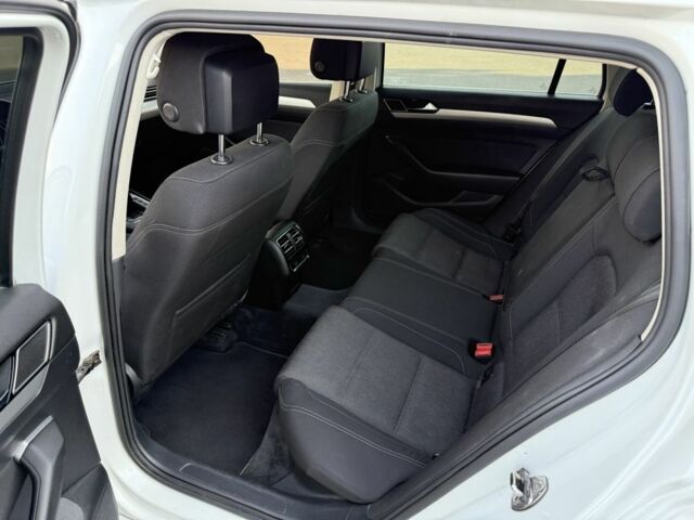 Білий Фольксваген Пассат Варіант, об'ємом двигуна 2 л та пробігом 330 тис. км за 11099 $, фото 13 на Automoto.ua