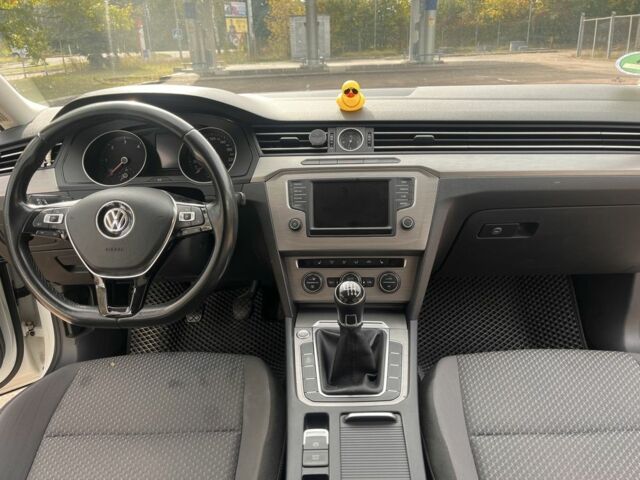 Білий Фольксваген Пассат Варіант, об'ємом двигуна 2 л та пробігом 315 тис. км за 12800 $, фото 3 на Automoto.ua